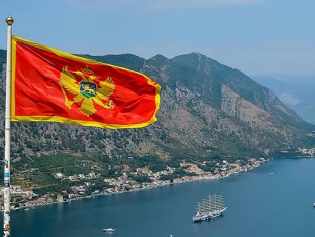 Karadağ Türk vatandaşlarının vizesiz seyahat hakkını askıya aldı