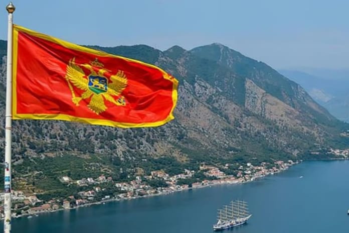 Karadağ Türk vatandaşlarının vizesiz seyahat hakkını askıya aldı