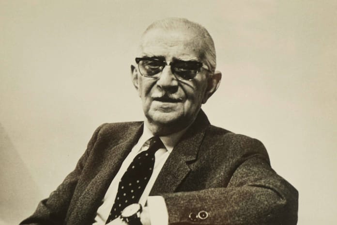 Eğitim ve gazetecilik kariyerinin başlangıcı