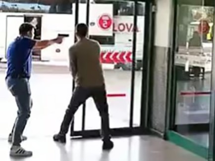 Uzman çavuş dehşet saçtı: Polis bacağından vurarak durdurdu