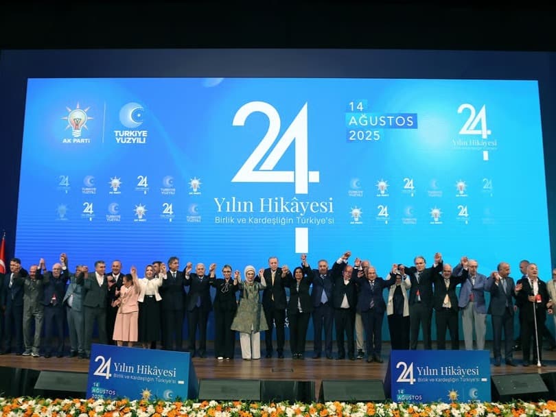 AK Parti'ye katılan belediye ve isimler