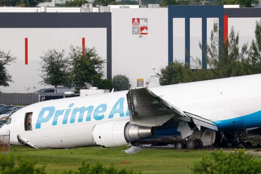 Miami'de kargo uçağı pistten çıktı: 5 kişi hayatını kaybetti