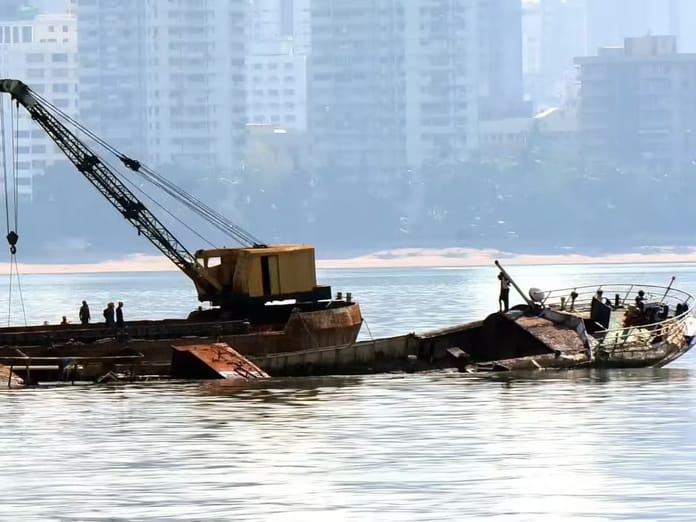 Bir kişi hayatını kaybetti: 101 mürettebat okyanusta kayıp
