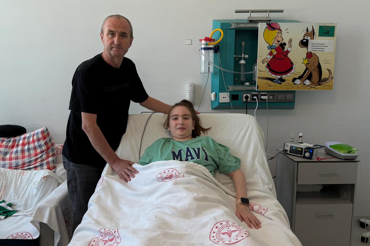 Doktorlar yüzde 90 yaşamaz demişti! 15 yaşındaki Almina hayata tutundu