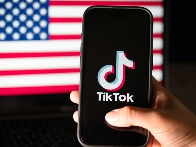 Trump TikTok'a 90 gün daha zaman tanıdı