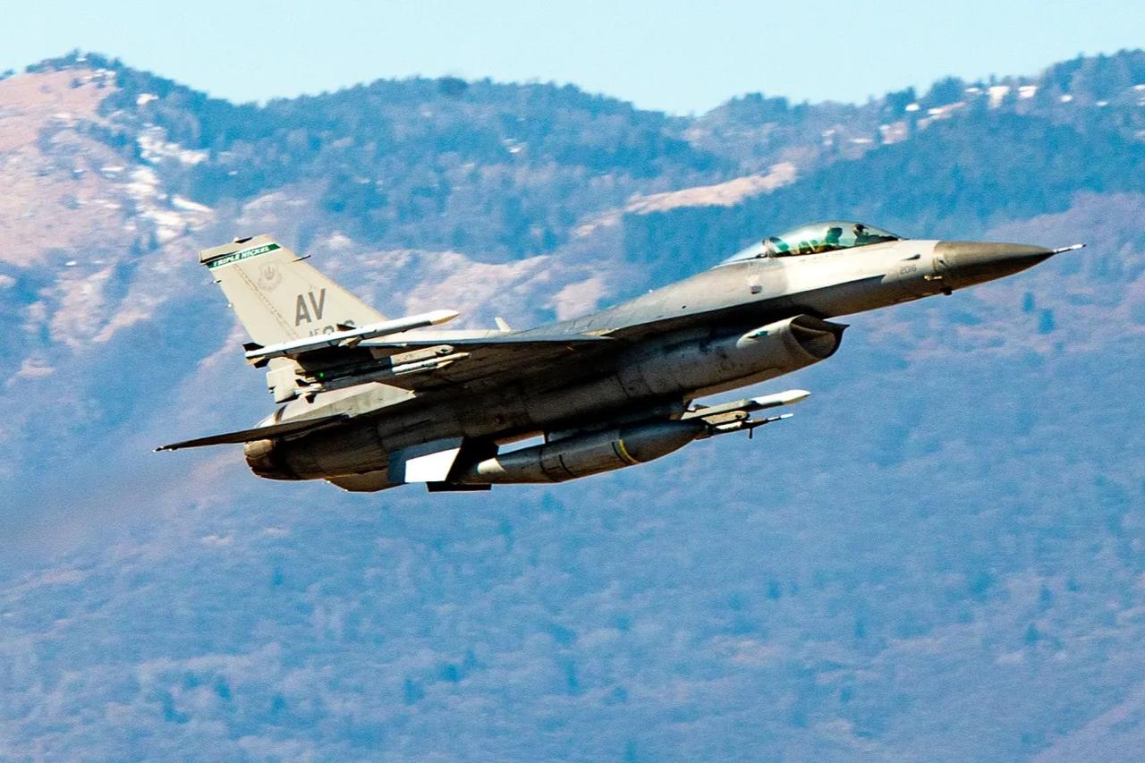 ABD, NATO'nun Avrupa'daki savaş uçağı desteğini üçte bir oranında azaltmaya hazırlanıyor