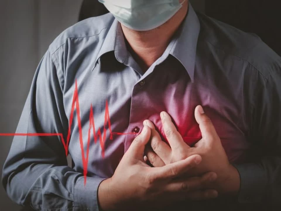 Doktorlar 'kas ağrısı' deyip yolladı, kalp krizi geçirdi! 