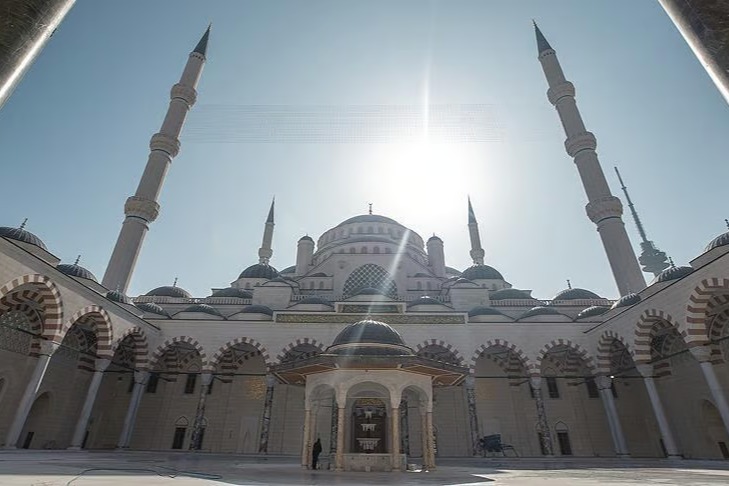 2025 yılı üç aylar ve kandil takvimi açıklandı