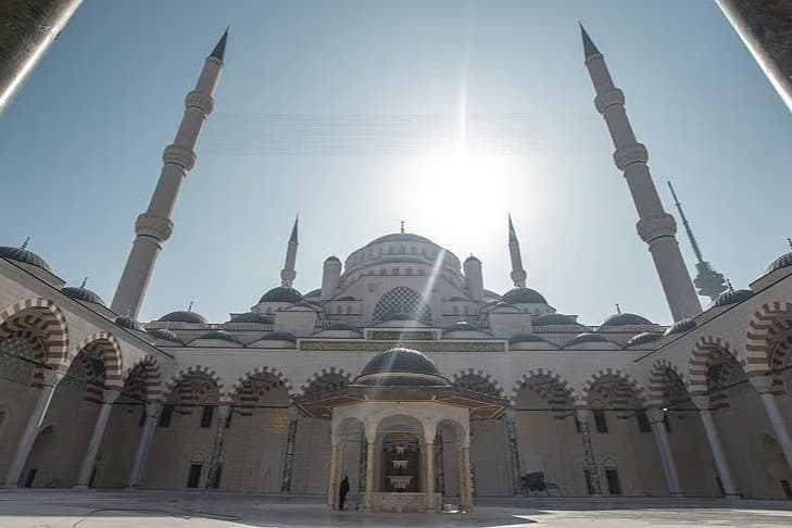 2025 yılı üç aylar ve kandil takvimi açıklandı