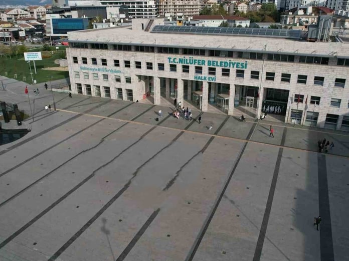 CHP'de danışman skandalı: Maaşı belediye ödedi