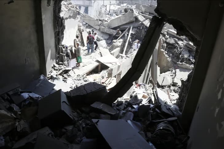 İsrail Yemen'e saldırdı