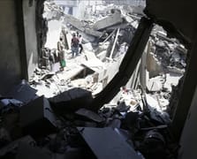 İsrail güçleri Hudeyde Limanı'nı hedef aldı