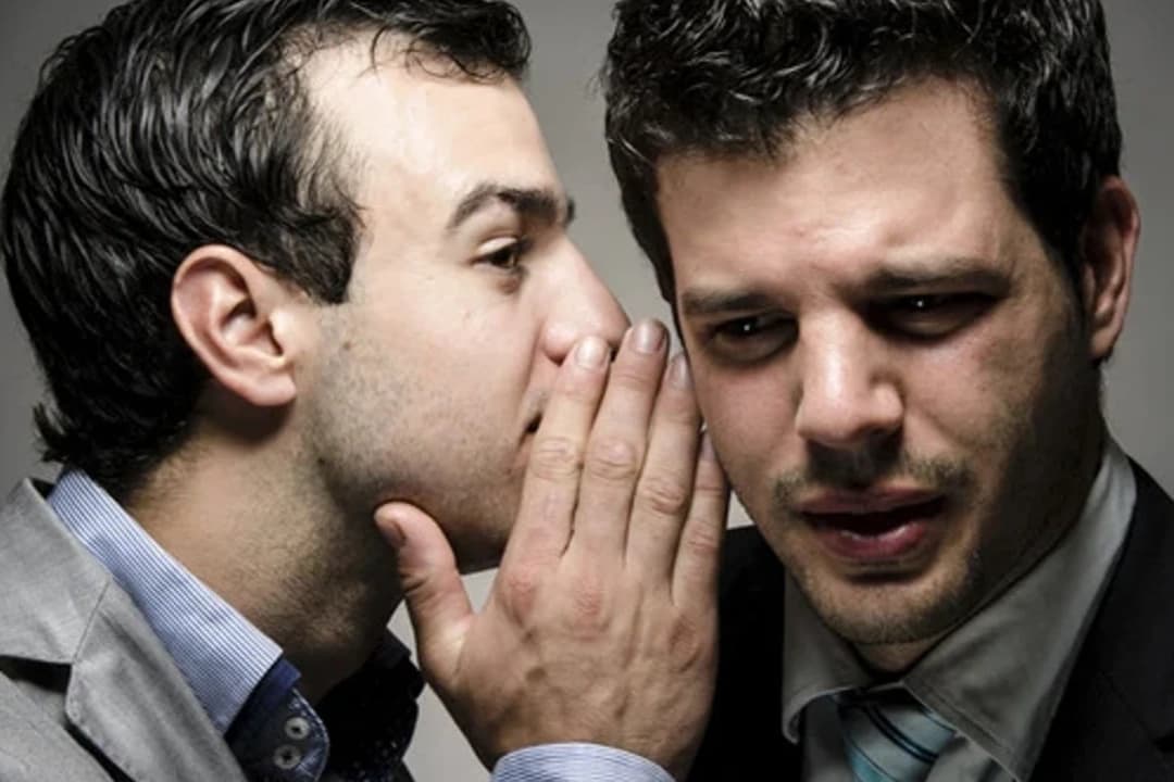 Eşinin dedikodusunu yaptı, tam kusurlu sayıldı! 