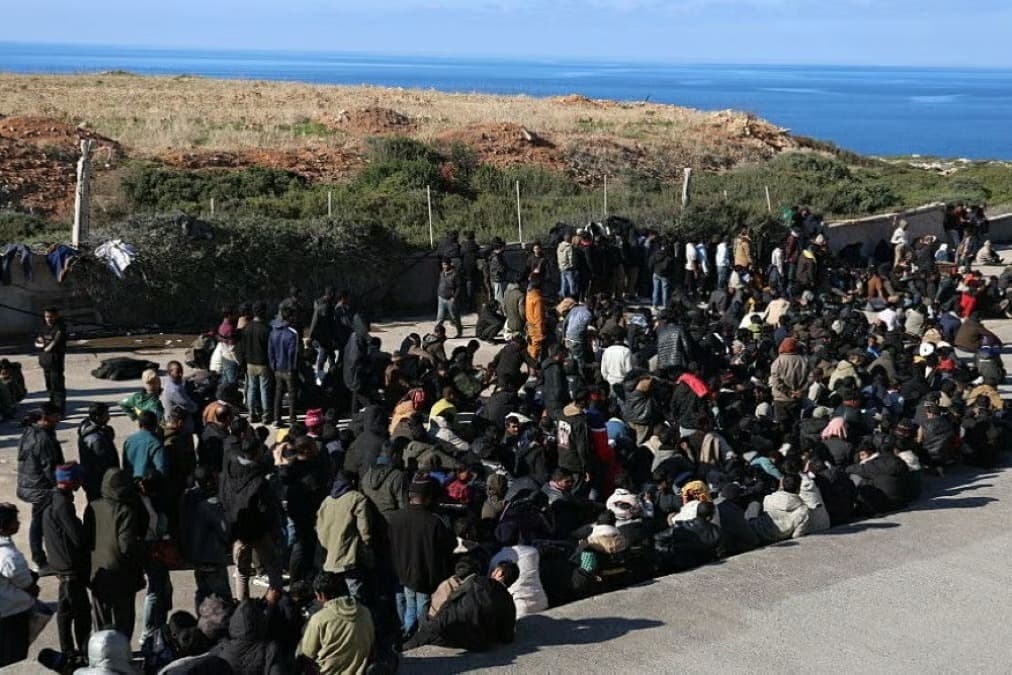Girit açıklarında 300'den fazla göçmen kurtarıldı