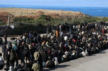 Girit açıklarında 300'den fazla göçmen kurtarıldı