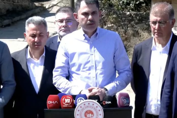 Murat Kurum: İzmir ile Bilecik'te 415 ev ve iş yeri yangınlarda zarar gördü