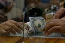 Mecliste kabul edilen kanun ile döviz alım satımına yetki belgesi zorunluluğu getirildi