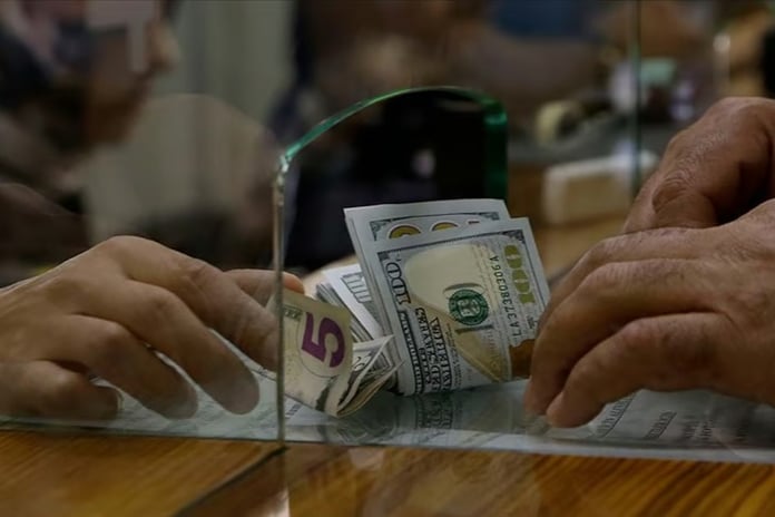 Mecliste kabul edilen kanun ile döviz alım satımına yetki belgesi zorunluluğu getirildi