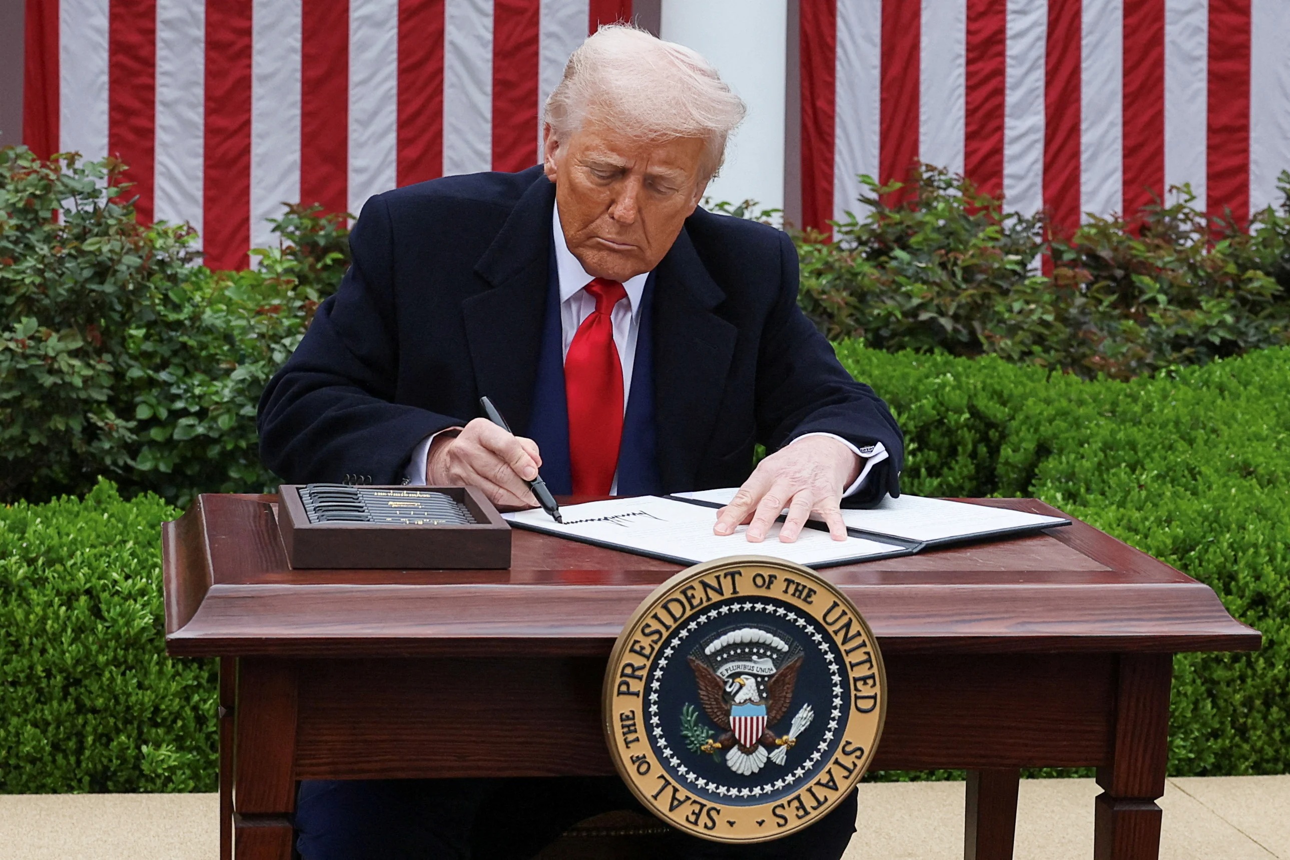 Trump Readies Fresh Tariffs for 10% Global Duties