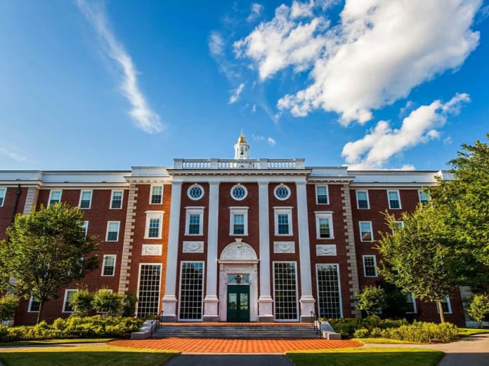 Trump'ın vize kısıtlamaları sonrası: Dünya üniversiteleri öğrenciler için yarışta