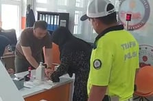 Kimliğini unutan öğrencinin imdadına polis yetişti