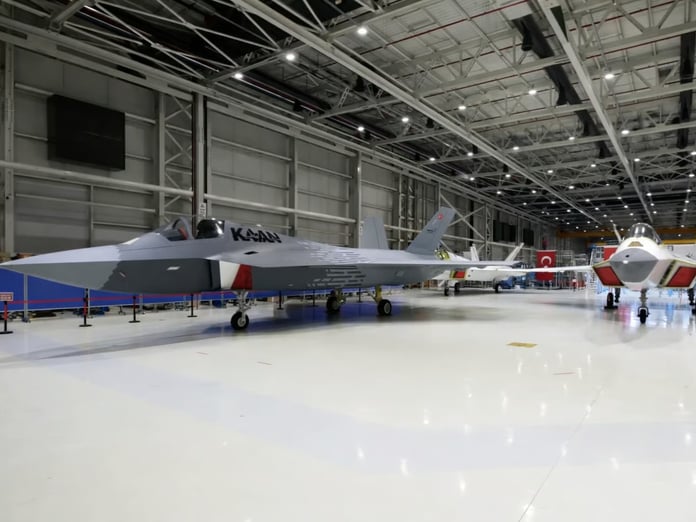 SSB Başkanı Haluk Görgün KAAN hangarında incelemelerde bulundu