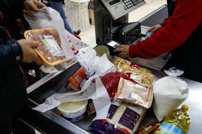 Fırsatçılar, asgari ücret öncesi fahiş fiyat artışlarına başladı