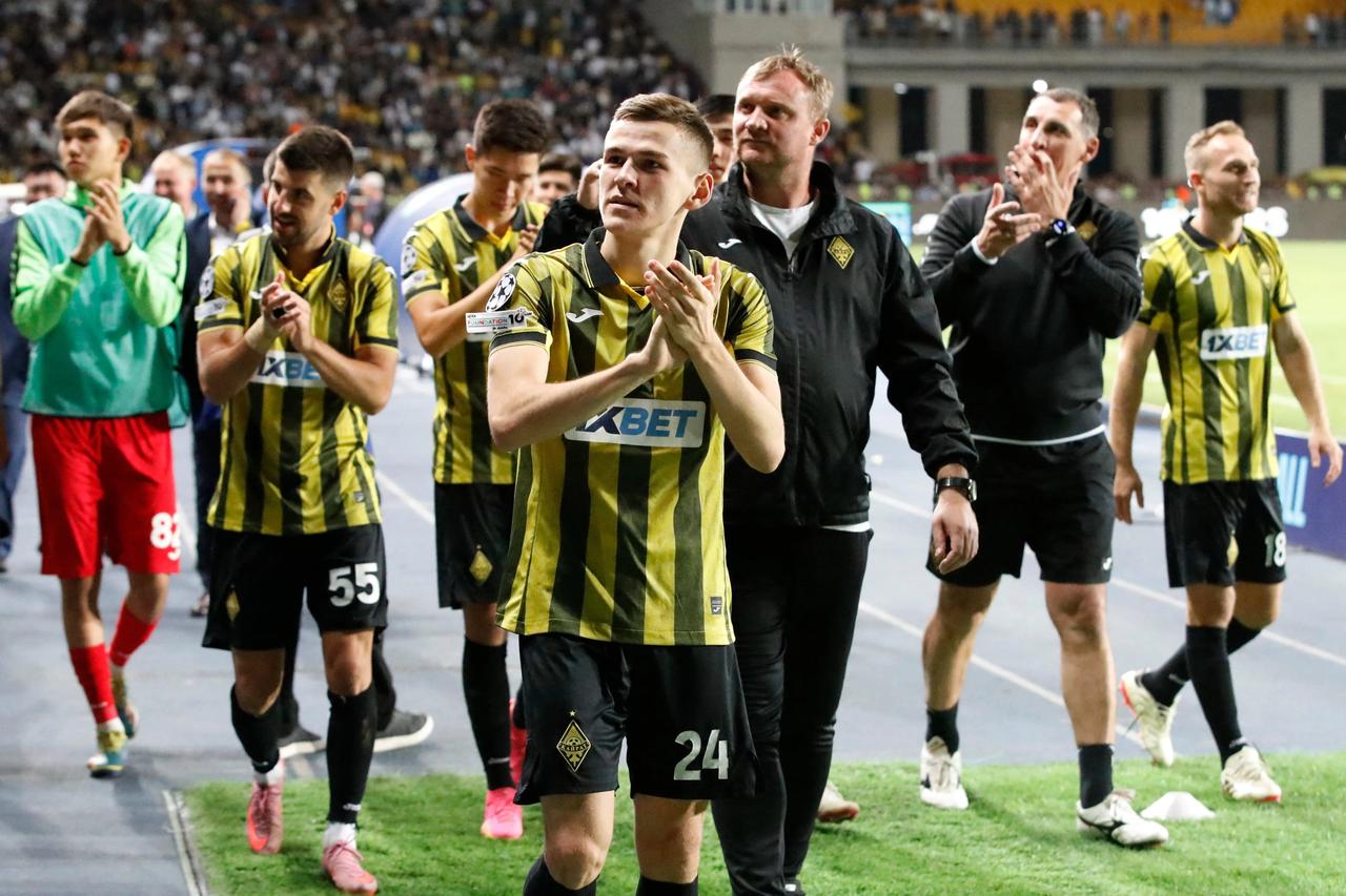 Kazakistan futbolu için tarihi an: Kairat, UEFA Şampiyonlar Ligi'nde gruplara kalmayı başaran ilk Kazakistan takımı 