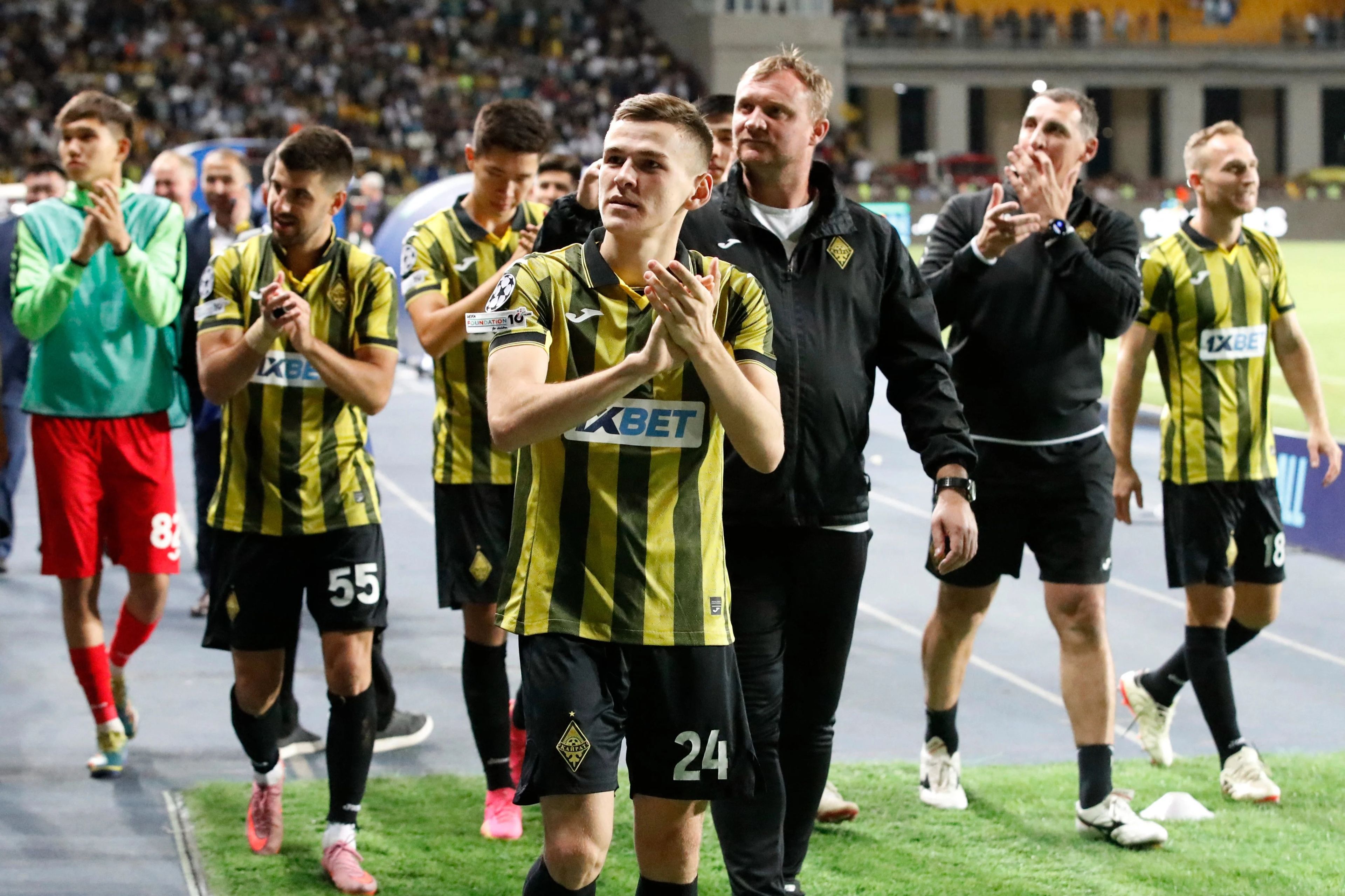Kazakistan futbolu için tarihi an: Kairat, UEFA Şampiyonlar Ligi'nde gruplara kalmayı başaran ilk Kazakistan takımı 