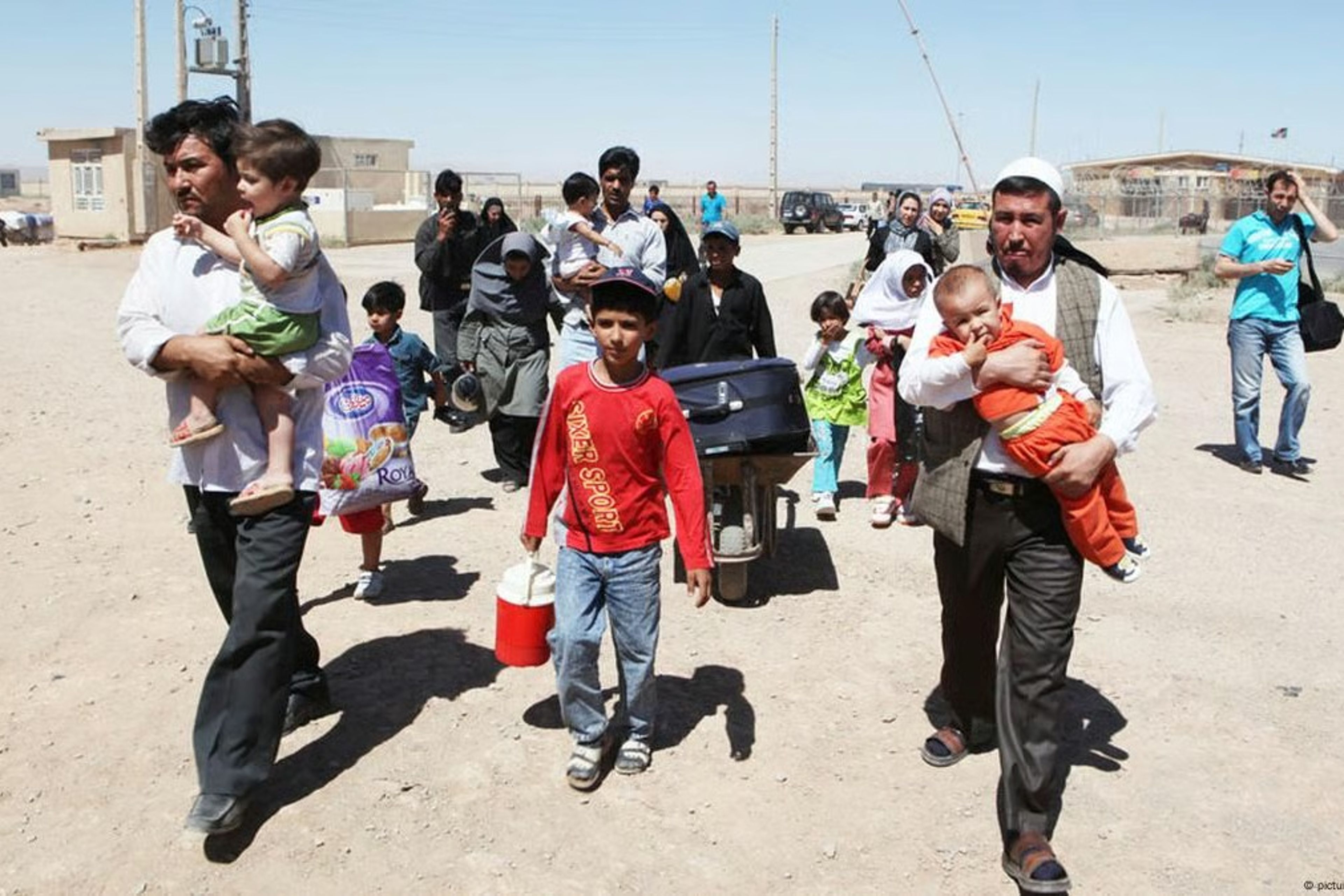 İran Afgan mültecileri Irak ve Türkiye’ye göndermeyi planlıyor