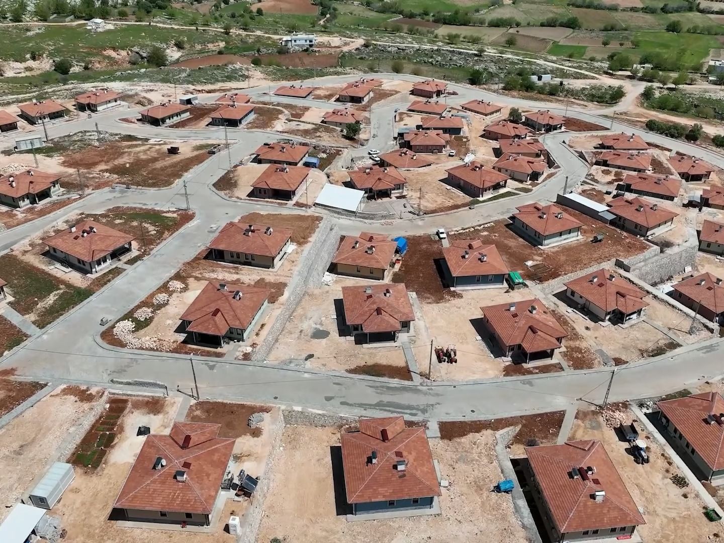 Adıyaman'da Zey Köyü kayalık zeminde yeniden kuruldu