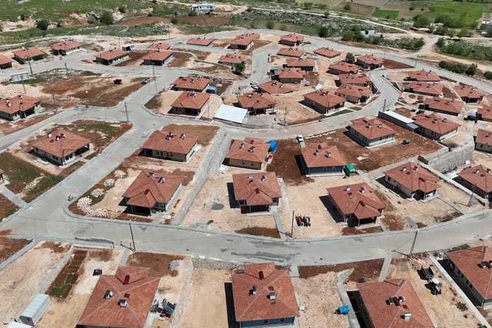 Adıyaman'da Zey Köyü kayalık zeminde yeniden kuruldu