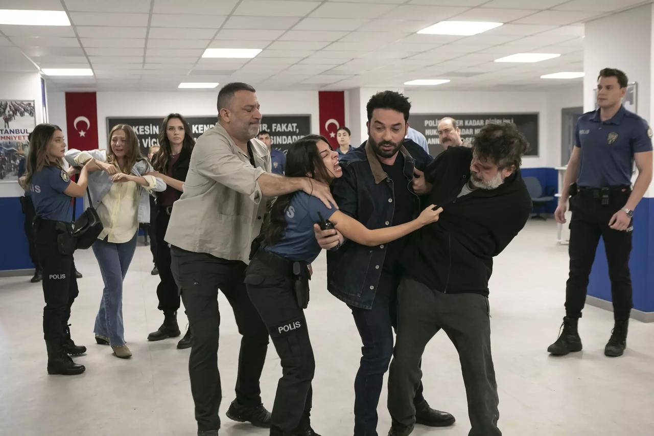 Arka Sokaklar 722 bölüm full izle | Kanal D ile Arka Sokaklar son bölüm izle