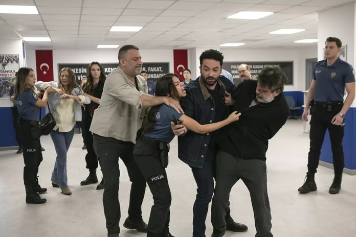 Arka Sokaklar 722 bölüm full izle | Kanal D ile Arka Sokaklar son bölüm izle