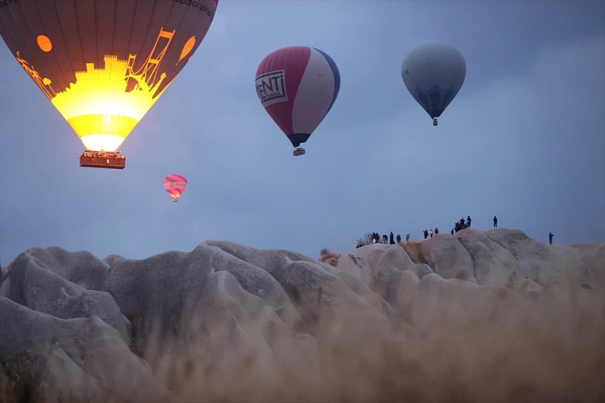 Uzak Doğulu turistlerin balon keyfi kameraya yansıdı