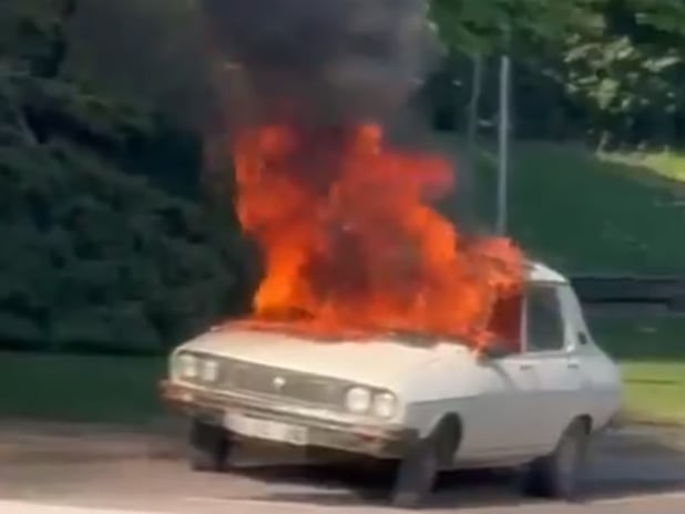 TBMM önünde beyaz toros yaktı