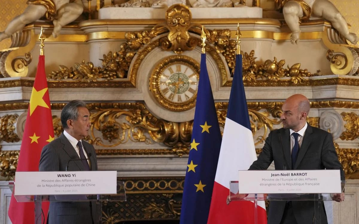 Vang Yi ile Jean Noel-Barrot - Reuters