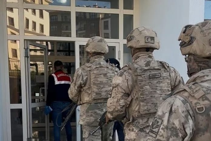 Çocuklara bomba eğitimi veren şebekeye operasyon: 2 tutuklama