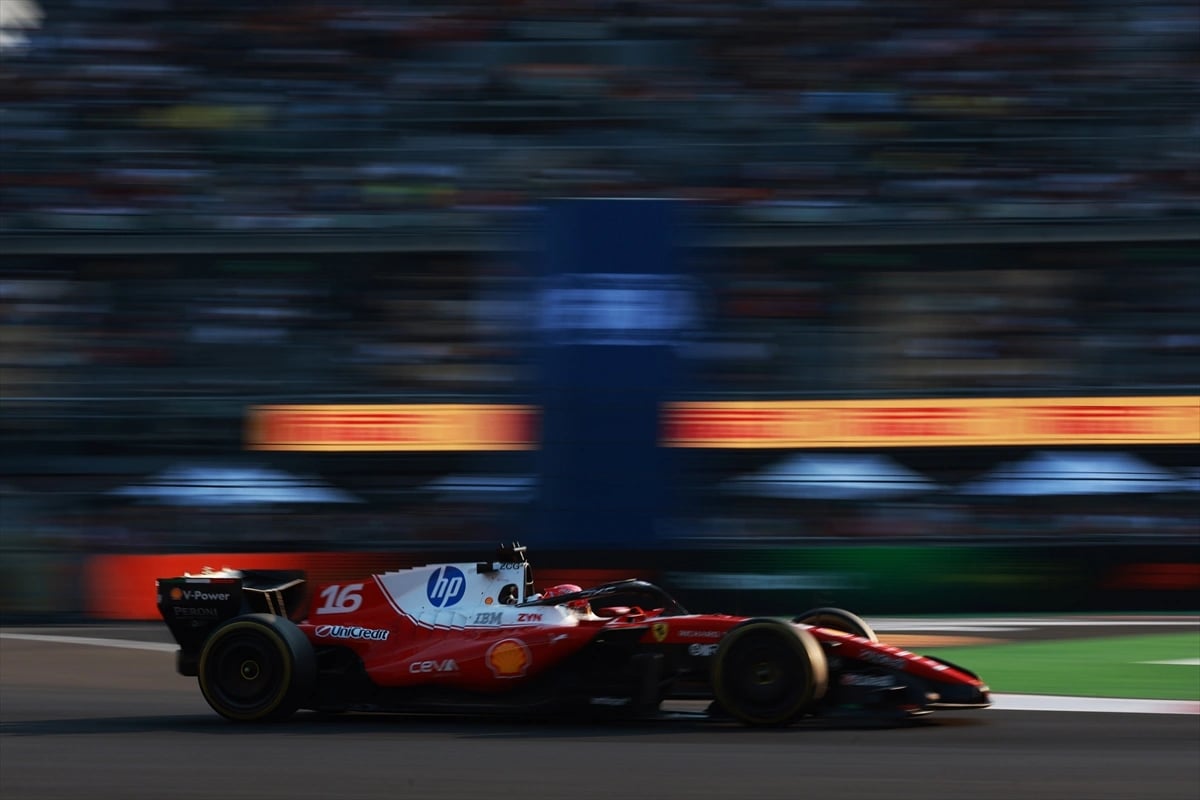 F1 Meksika GP'sinde antrenman zamanı 