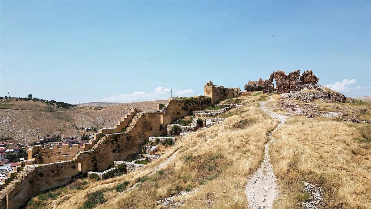 Bayburt Kalesi yeni keşiflere gebe