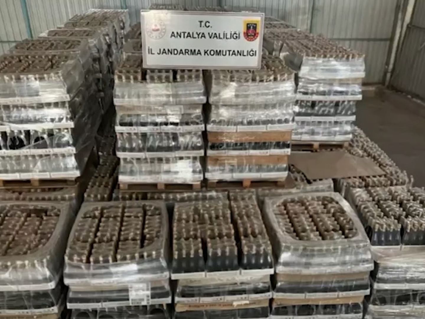 Antalya'da sahte alkol operasyonu