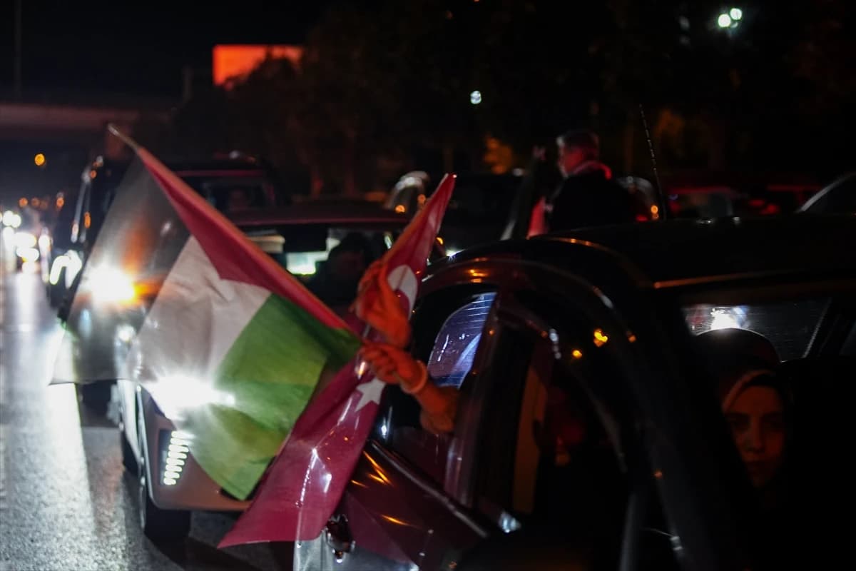 İstanbul'da İsrail'e karşı araç konvoyuyla Gazze ve idam yasası protestosu