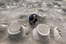 Van'daki Kevenli Kalesi kalıntısında çivi yazılı 76 pithos keşfedildi