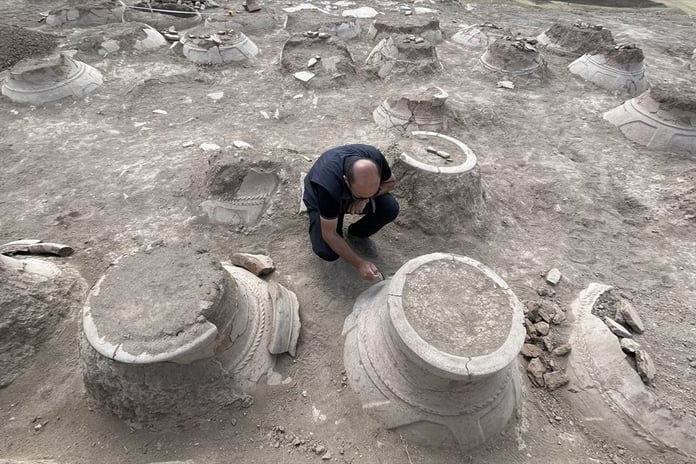 Van'daki Kevenli Kalesi kalıntısında çivi yazılı 76 pithos keşfedildi