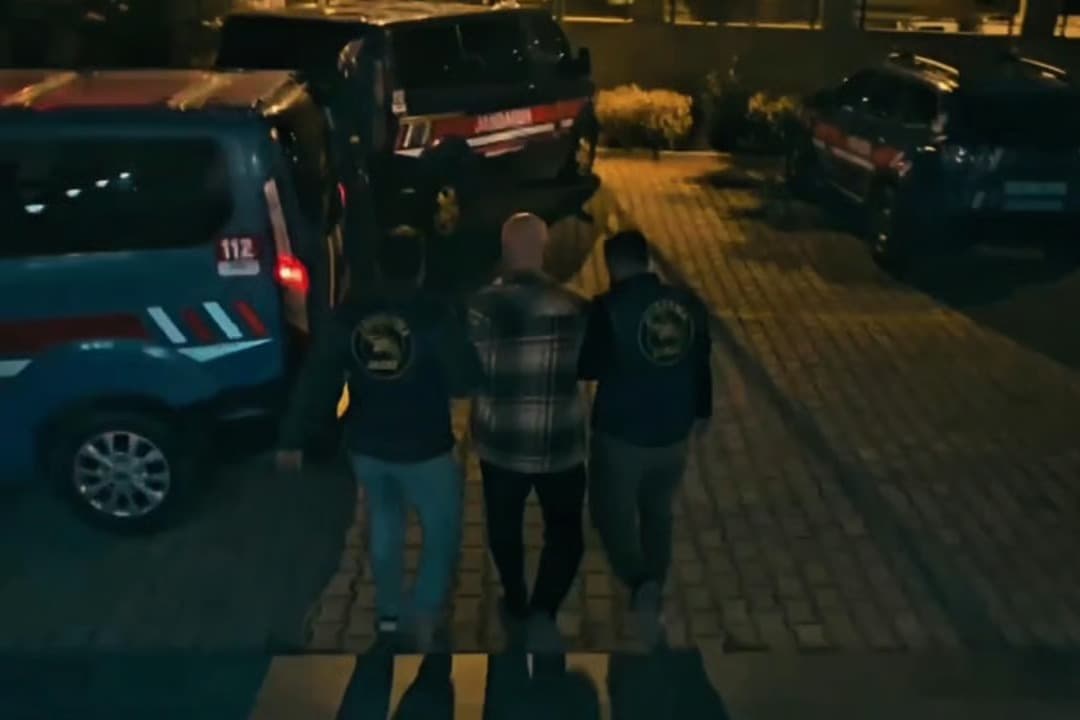 Kırmızı ve yeşil bültenle aranıyorlardı, yakalandılar!