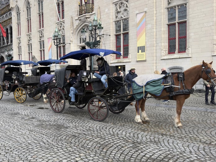 Belçika'da turistlere kaldırım taşı uyarısı
