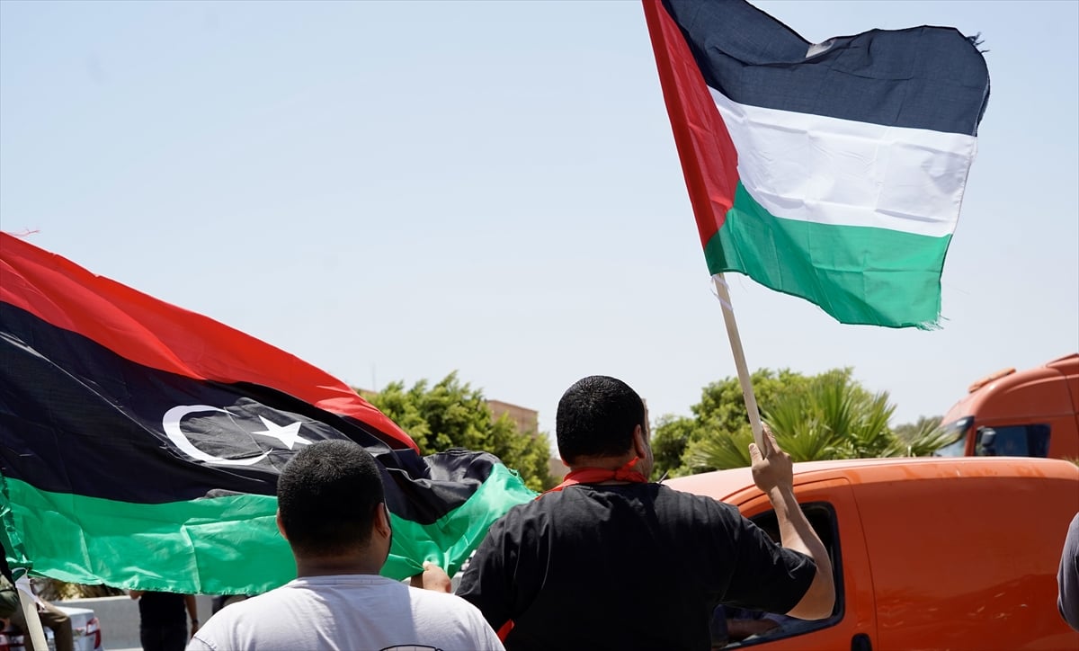 Gazze’ye doğru yola çıkan “Mağrib Direniş Konvoyu” Libya’daki ilk durağı Zaviye kentine ulaştı. (AA)