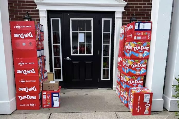 Annesinin telefonundan 70 bin lolipop sipariş etti