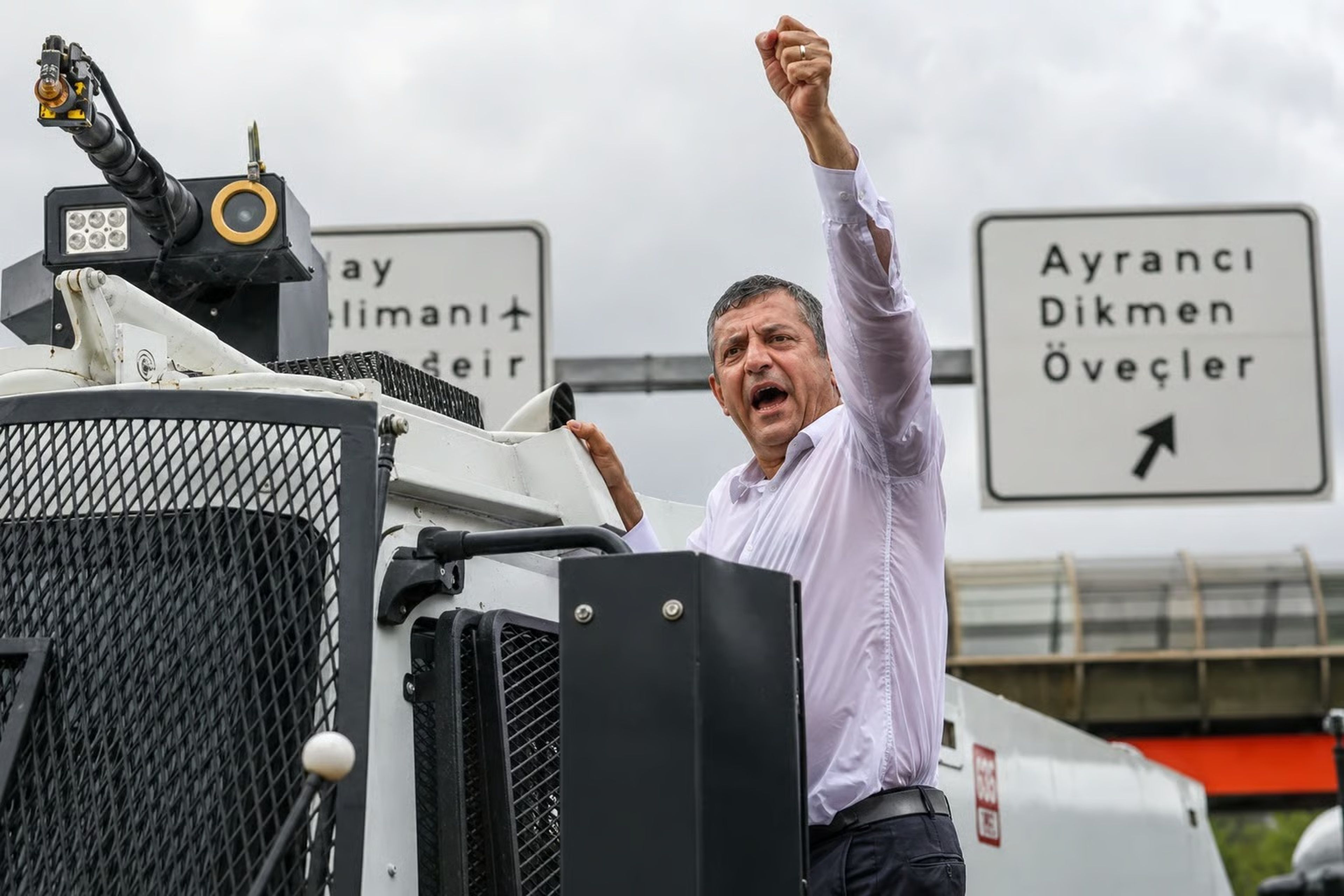CHP’de grup toplantısı krizi! Özgür Özel cephesinden açıklama geldi 
