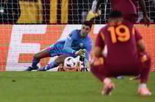 Üç kere geldiler, üç kere kurtardı: Avrupa onu konuşuyor